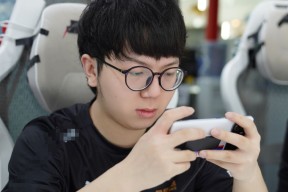 NG28- jackeylove直播谈uzi 