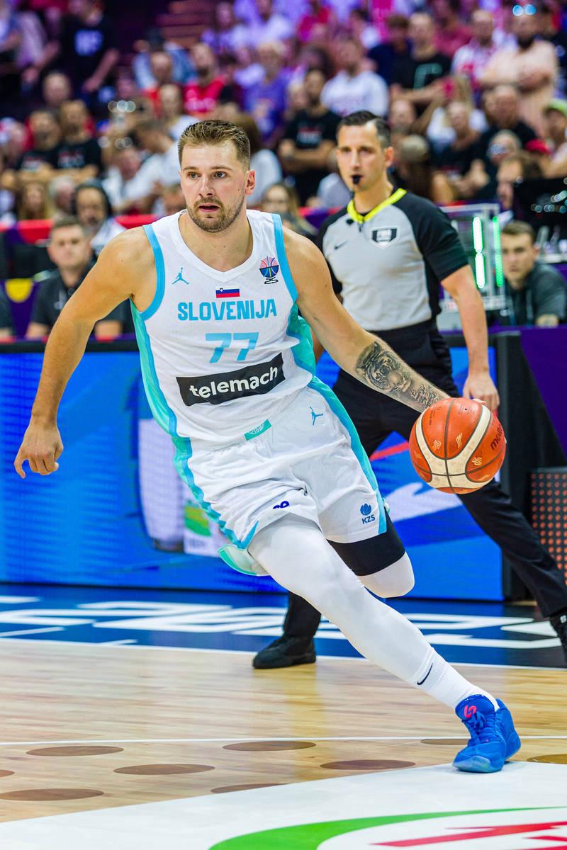 关于东契奇在美国队比赛中大胜,惊险取胜引发热议!的信息 关于东契奇在美国队比赛中大胜,惊险取胜引发热议!的信息